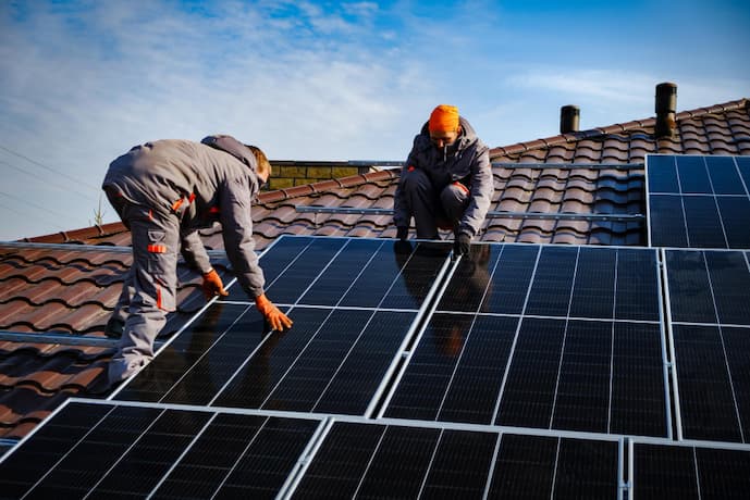 Economize com painel solar em telhado: solução sustentável para empresas e indústrias
